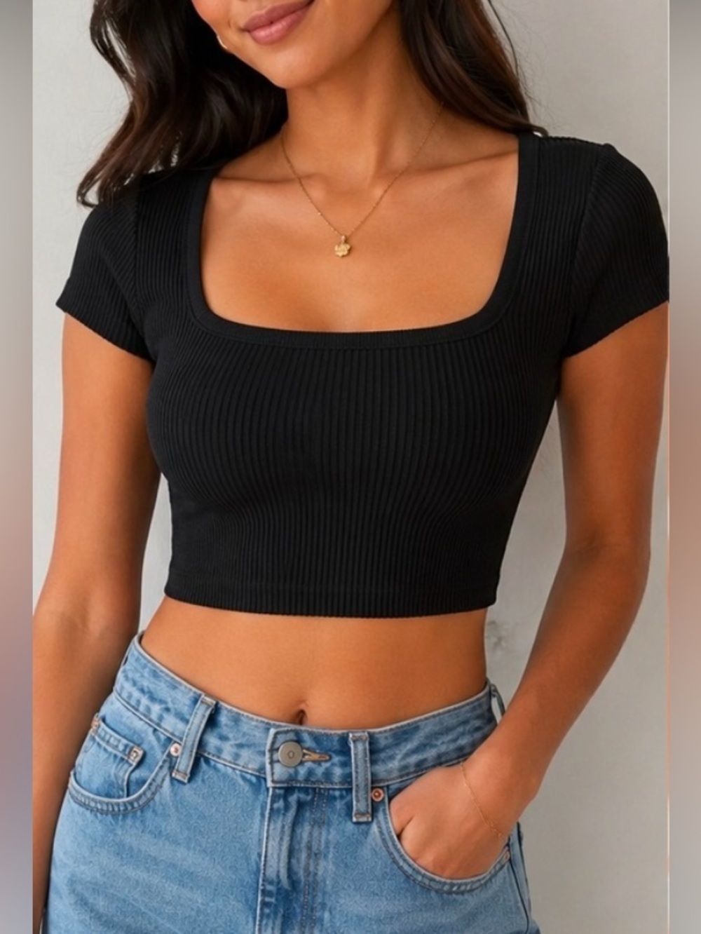 Babaton Aritzia Sculpt Crop Black Mini Tee Square Neck
